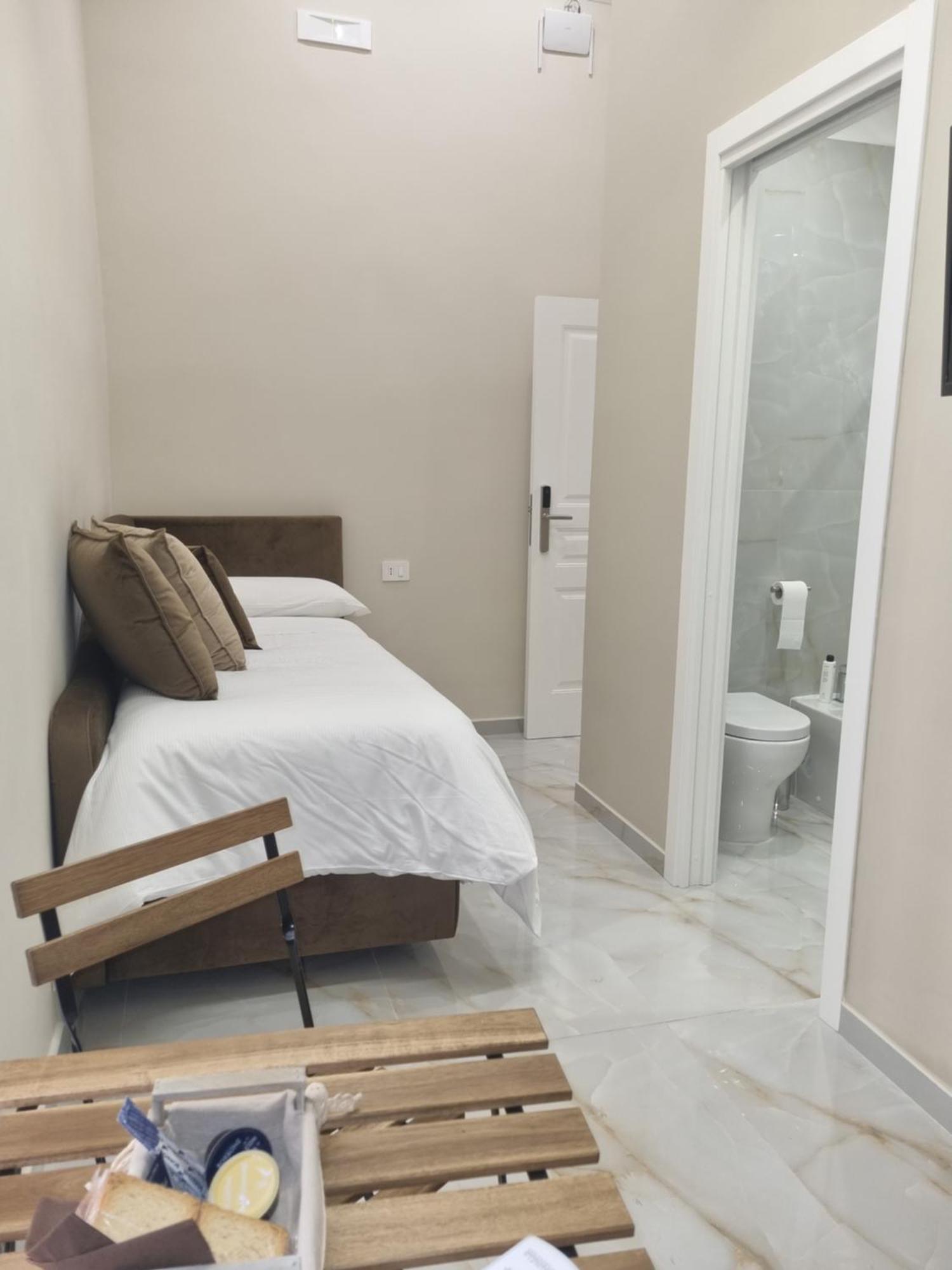 Station House 45 Bed & Breakfast Наполи Екстериор снимка