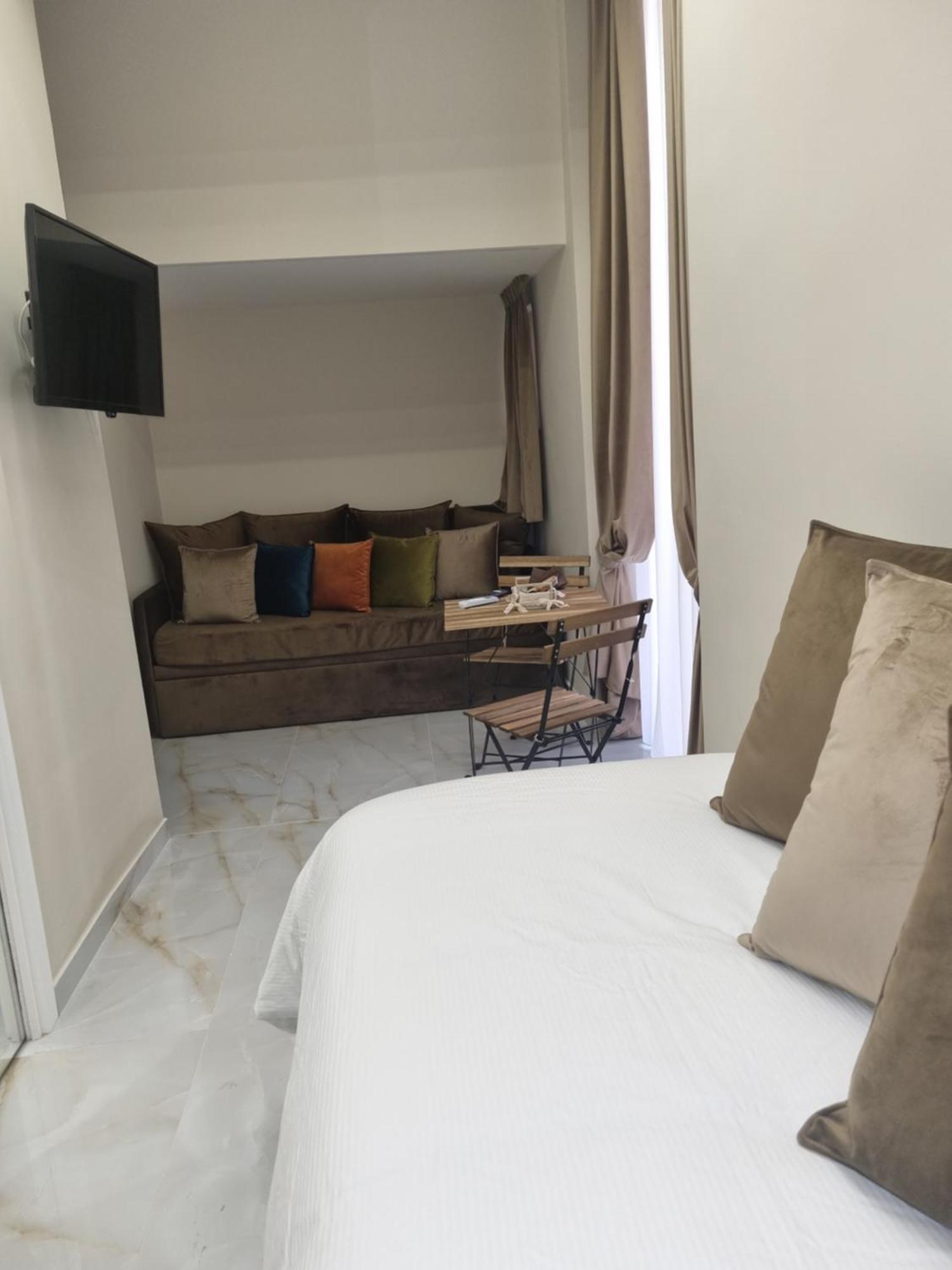 Station House 45 Bed & Breakfast Наполи Екстериор снимка