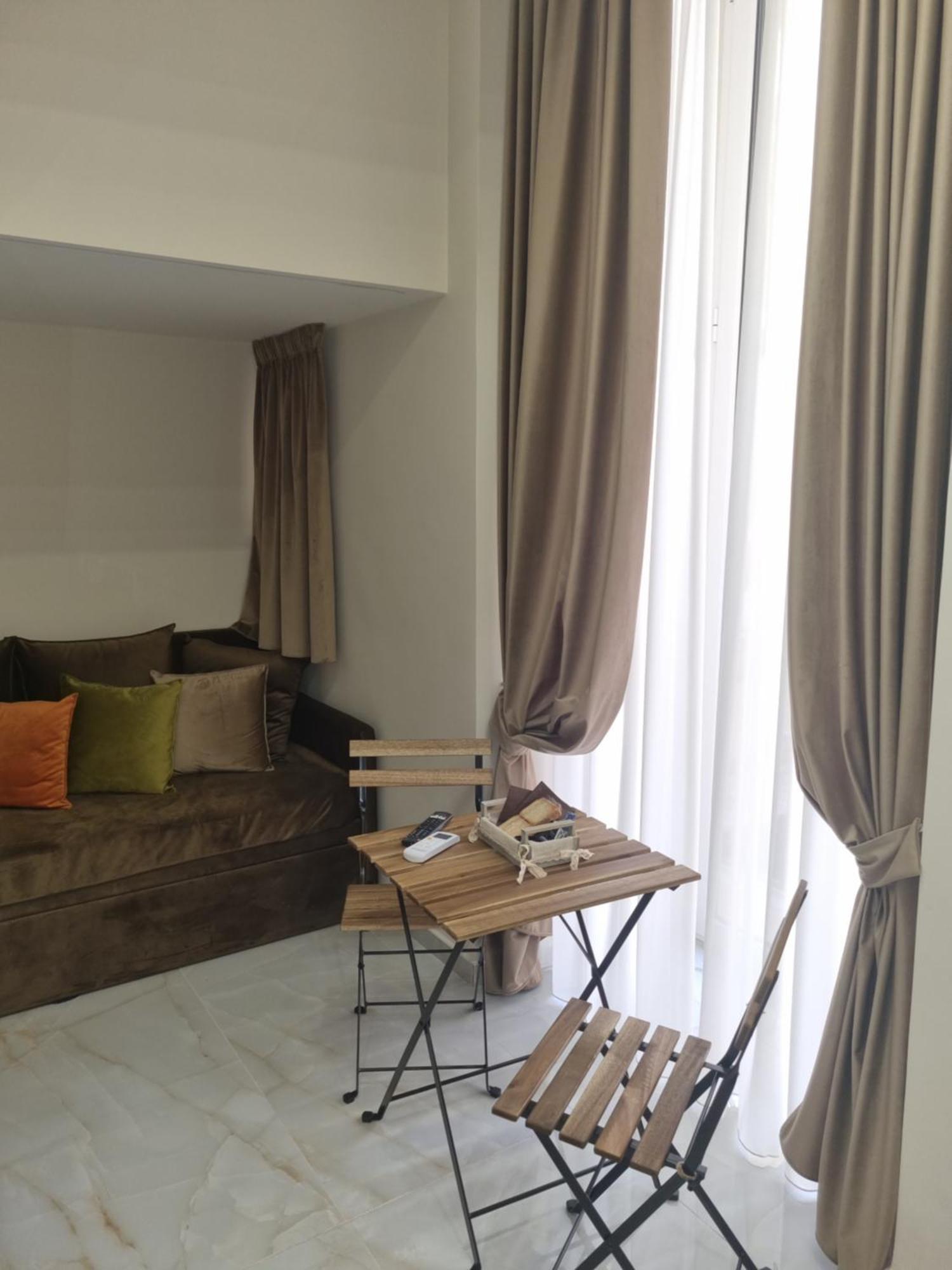 Station House 45 Bed & Breakfast Наполи Екстериор снимка