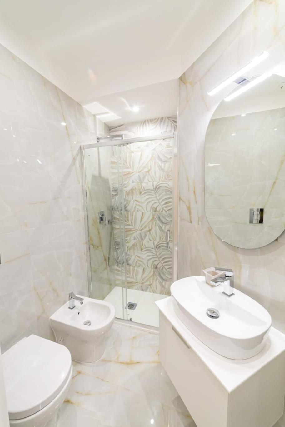 Station House 45 Bed & Breakfast Наполи Екстериор снимка